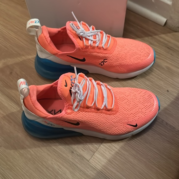 Nike Air Max 270, size 6 - Picture 3 of 4
